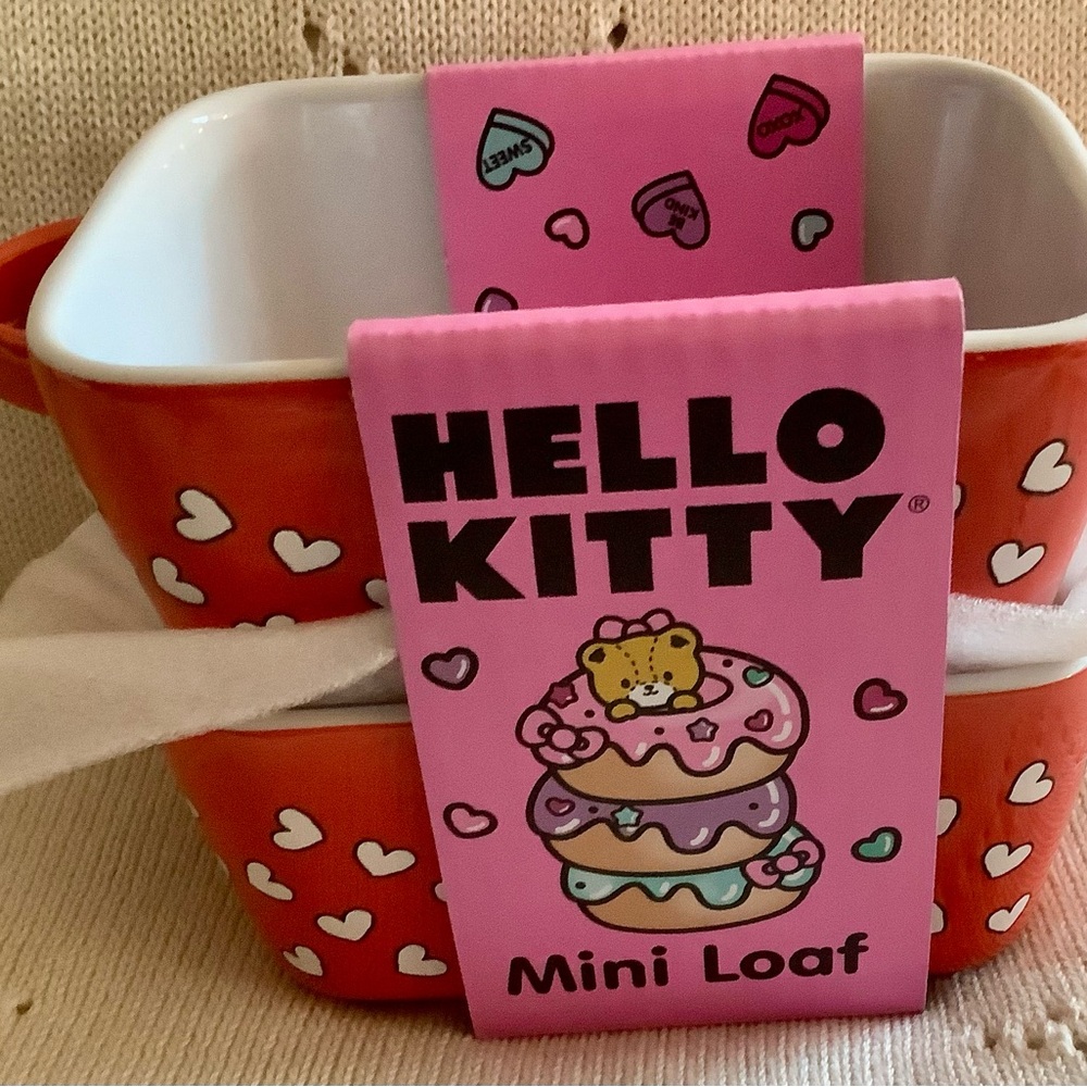 Brand New Hello Kitty Hearts 2 Mini Loaf Pans - Picture 2 of 6